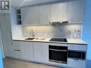 8-908 Wellesley St W in Toronto, ON - Building Photo - Building Photo