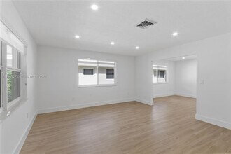 1561 Alcala Ave in Coral Gables, FL - Building Photo - Building Photo