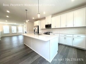 211 Tamala St in Davidson, NC - Building Photo - Building Photo