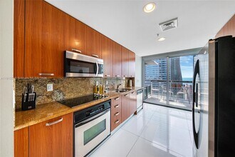 1395 Brickell Ave in Miami, FL - Building Photo - Building Photo
