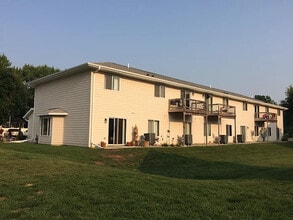 Fifth Street Apartments & Townhouses in Hartford, SD - Building Photo - Building Photo