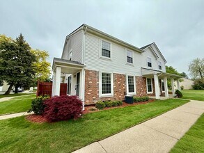 42484 Saratoga Rd in Canton Township, MI - Building Photo - Building Photo