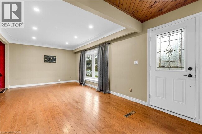 17 Marilyn St in Grimsby, ON - Building Photo - Building Photo