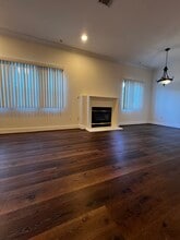 11048 La Maida St in North Hollywood, CA - Foto de edificio - Building Photo