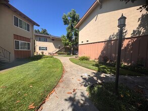1369 Phelps Ave, Unit 12 in San Jose, CA - Building Photo - Building Photo