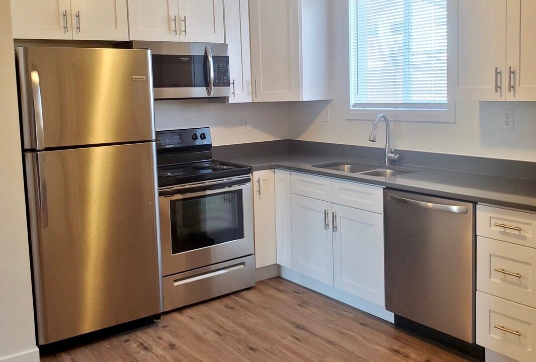 647 N 400 W in Kaysville, UT - Building Photo
