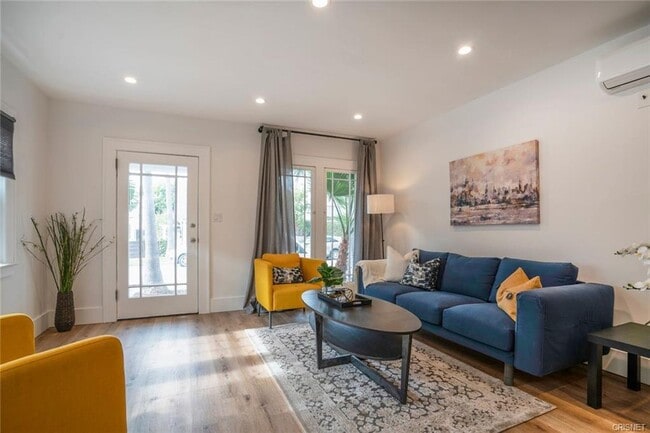 908 Victoria Ave, Unit 908 in Venice, CA - Building Photo - Building Photo