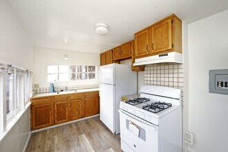 2316 Buena Vista Ave in Alameda, CA - Building Photo - Building Photo
