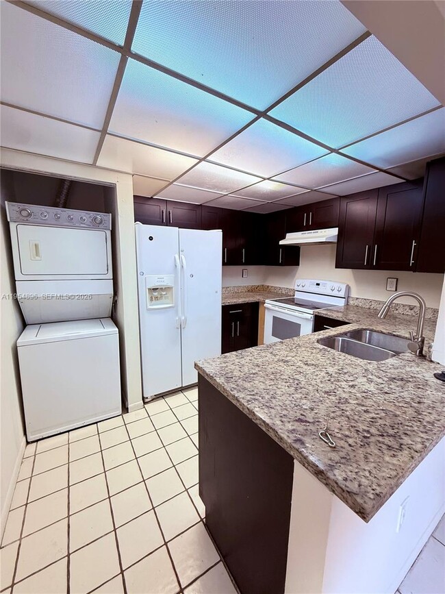 10307 NW 9th St Cir in Miami, FL - Building Photo - Building Photo