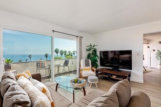 2016 W Paseo del Mar in San Pedro, CA - Building Photo - Interior Photo