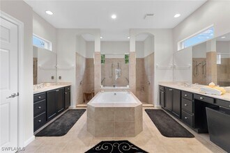 8975 Morgan Ct in Naples, FL - Building Photo - Building Photo