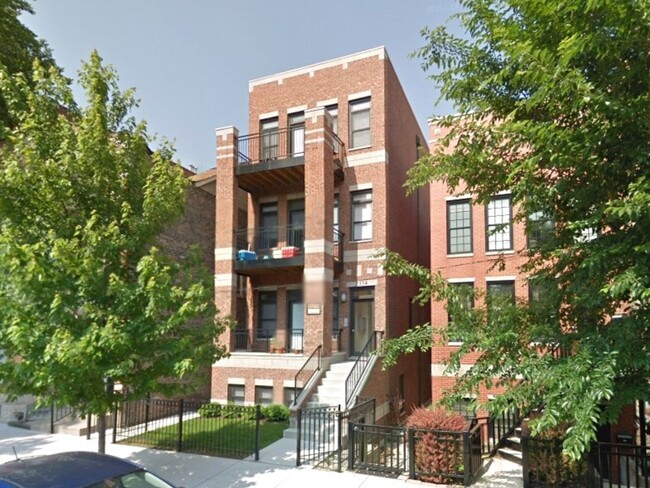 2334 N Greenview Ave, Unit 1 in Chicago, IL - Foto de edificio - Building Photo