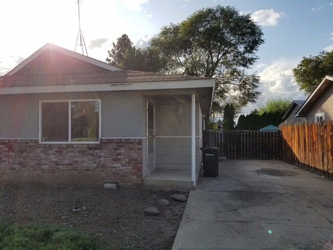 1606 S 1st Ave in Yakima, WA - Foto de edificio - Building Photo