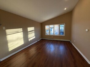 118 Greenville Ave in Jersey City, NJ - Building Photo - Building Photo