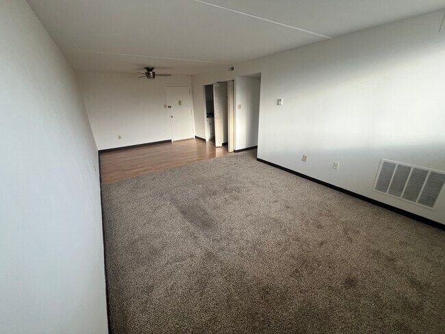 220 Linden St, Unit 510 in Scranton, PA - Foto de edificio - Building Photo