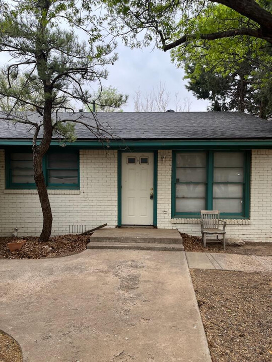 9001 Indiana Ave in Lubbock, TX - Foto de edificio