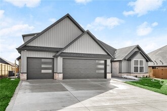 701 Bronco St in Centerton, AR - Building Photo - Building Photo