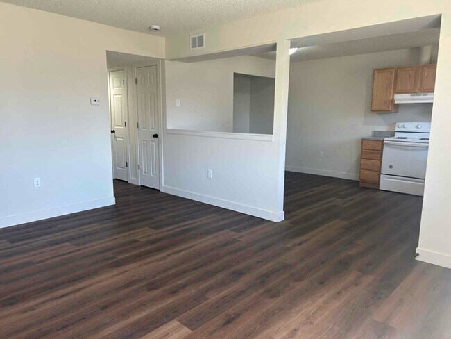 215 S Blankenship Rd-Unit -7 in Udall, KS - Building Photo - Building Photo