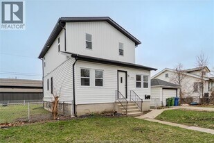 932 Oak Ave in Windsor, ON - Building Photo