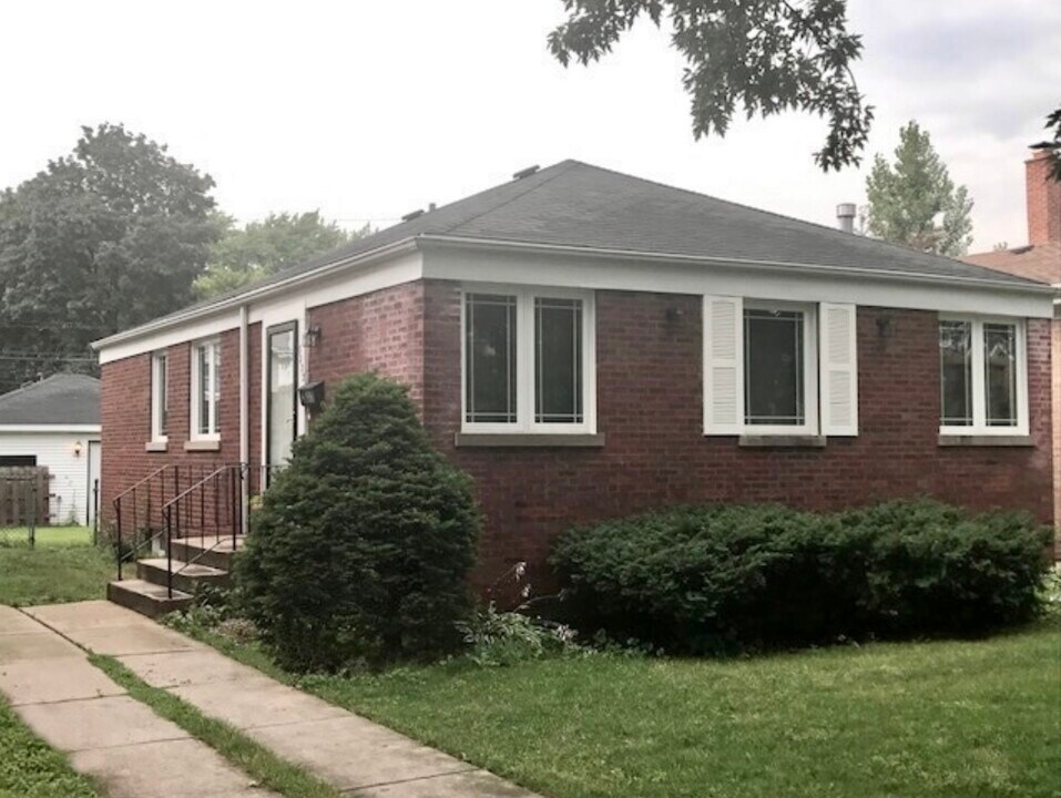 5222 N Olcott Ave in Chicago, IL - Foto de edificio