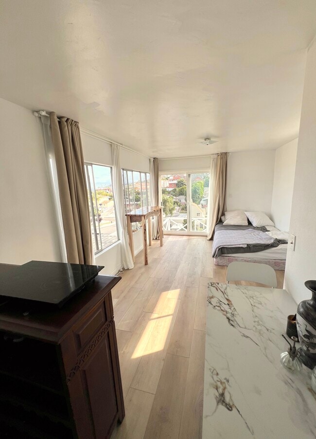 property at 3312 Avenida de Portugal