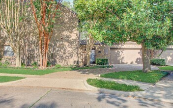 6 Town Oaks Pl in Bellaire, TX - Building Photo - Building Photo