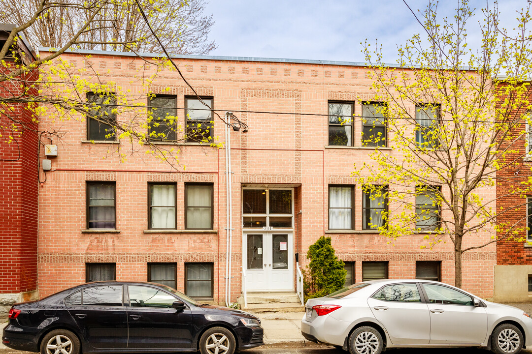 2105 De Châteauguay St in Montréal, QC - Building Photo