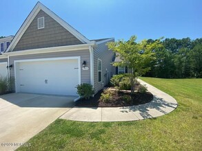 1066 Chadsey Lake Dr in Calabash, NC - Building Photo - Building Photo