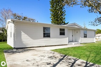 7070 Bismark Rd in Cocoa, FL - Foto de edificio - Building Photo