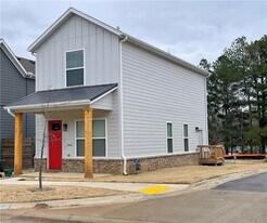 1406 S Duncan Ave in Fayetteville, AR - Building Photo