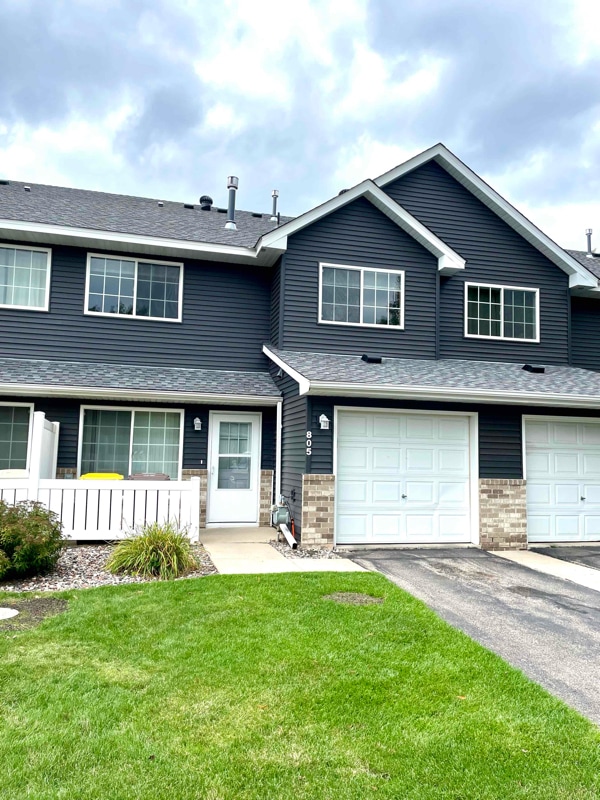 property at 805 Horizon Dr SE