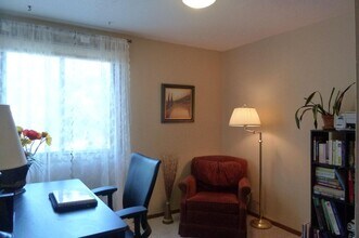 808 Benton Dr in Iowa City, IA - Building Photo - Building Photo