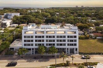3250 Grand Ave in Miami, FL - Foto de edificio - Building Photo
