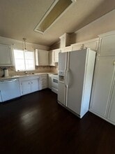 21276 White Pine Dr in Tehachapi, CA - Building Photo - Building Photo