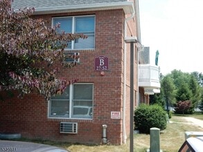 28 Jane Dr in Hackettstown, NJ - Foto de edificio - Building Photo