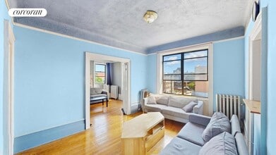 31-04 32nd St in Queens, NY - Building Photo - Building Photo