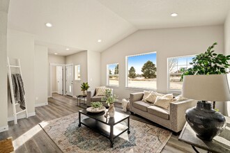 226 E Chestnut St in Windsor, CO - Building Photo - Building Photo