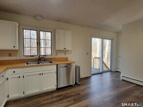 799 Middle Turnpike in Mansfield, CT - Building Photo - Building Photo