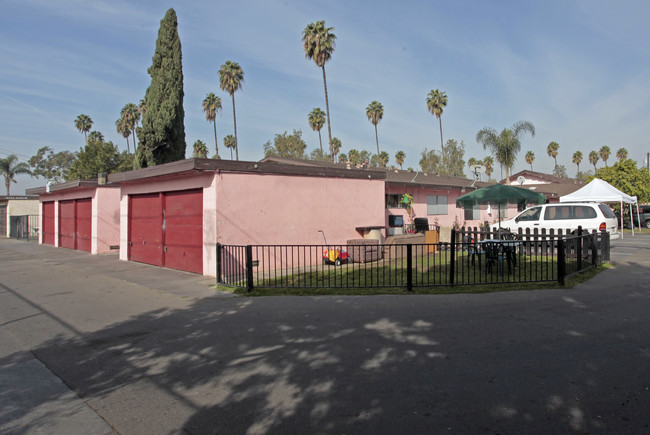 Banyan Apartments in Anaheim, CA - Building Photo - Building Photo