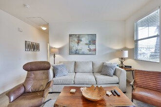 16912 Laurel Hill Ln in San Diego, CA - Foto de edificio - Building Photo