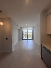 40 NW 14th Ave, Unit A2 in Dania Beach, FL - Building Photo - Building Photo
