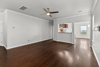 9621 Solana Vista Loop, Unit B in Austin, TX - Foto de edificio - Building Photo