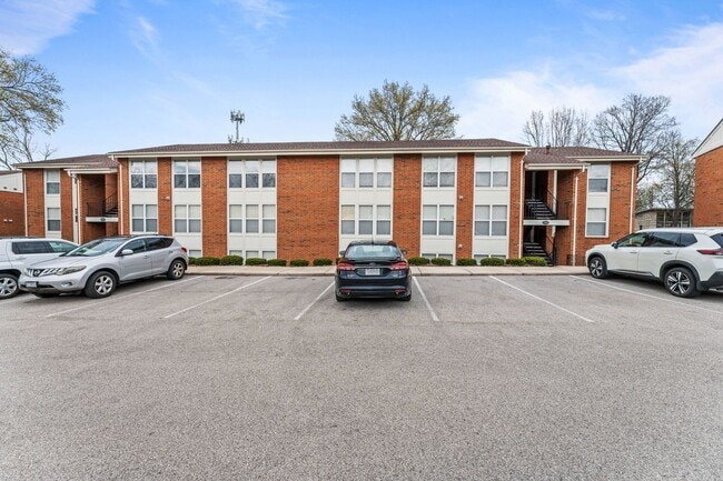 1943 Greenpoint Dr in St. Louis, MO - Building Photo - Building Photo