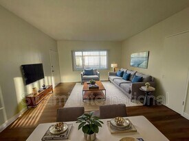 10970 S Figueroa St in Los Angeles, CA - Building Photo