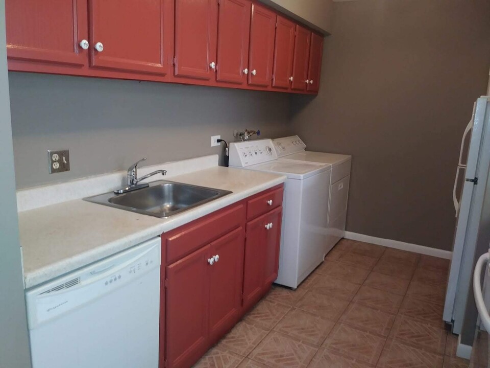 1362 S Glen Cir-Unit -D in Aurora, IL - Foto de edificio