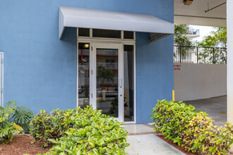 Gables Sunview in Miami, FL - Foto de edificio - Building Photo