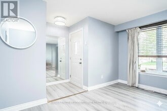 15 Lafayette Dr in St Catharines, ON - Building Photo - Building Photo