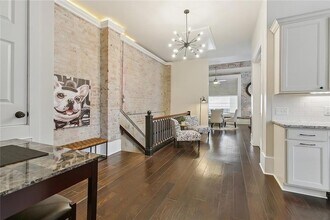 518 S Rampart St, Unit Up in New Orleans, LA - Building Photo - Building Photo