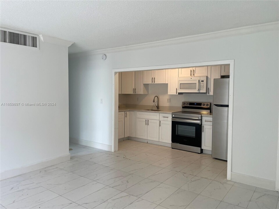 4660 NW 79th Ave, Unit 1B in Doral, FL - Building Photo