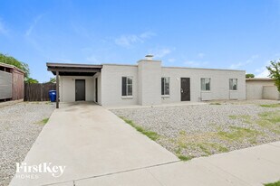 7322 E Lakeside Dr in Tucson, AZ - Building Photo